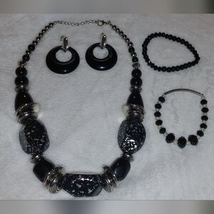 Black and Silver Beaded Necklace With Earrings And 2 Bracelets